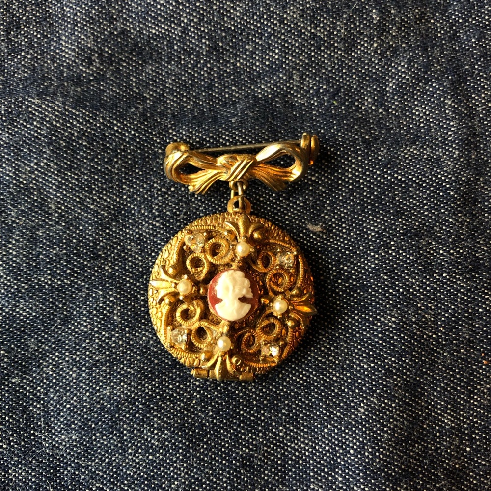 Cameo locket